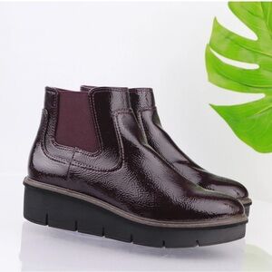 Clarks Women's Airabell Chelsea Boot Size 8.5 Burgundy Patent Bootie Wedge Heel